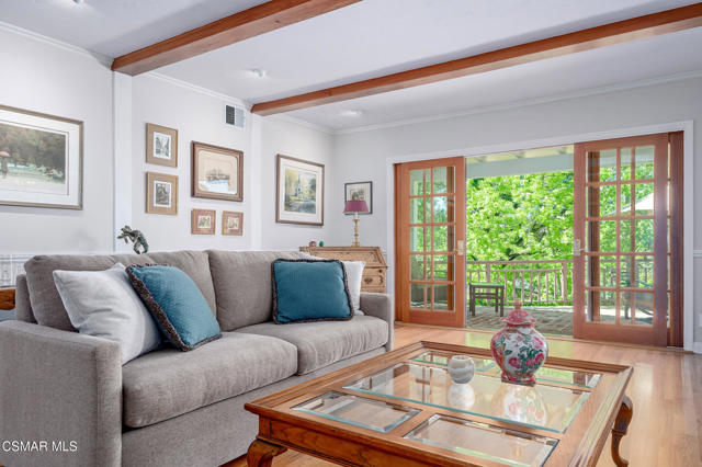 22101 Mulholland Drive, Woodland Hills CA: https://media.crmls.org/mediaz/60aa80bd-3171-468a-b33b-7b6d2f5ec87b.jpg
