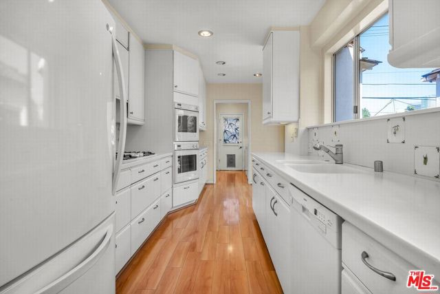 1358 Woodruff Avenue, Los Angeles CA: https://media.crmls.org/mediaz/60aa928d-e312-4ac2-9b56-c992385ec40a.jpg