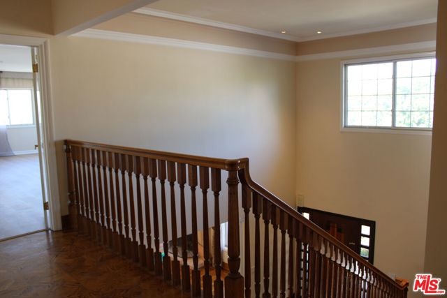 11502 Dona Teresa Drive, Studio City CA: https://media.crmls.org/mediaz/60ab0e24-baf0-40e6-a87b-17a9916215cc.jpg