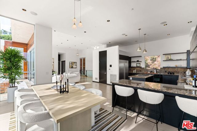 933 Bluegrass Lane, Los Angeles CA: https://media.crmls.org/mediaz/60ab5dbe-f2ad-4f5a-ad99-be4b378caf81.jpg