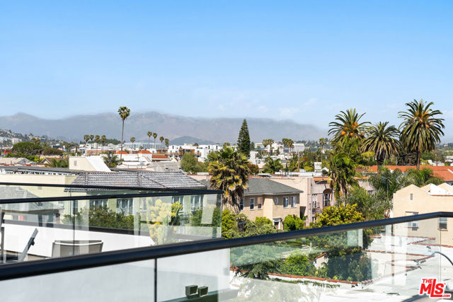 733 N Gramercy Place, Los Angeles CA: https://media.crmls.org/mediaz/60ac10cf-646b-40f0-a4d9-014230e23329.jpg