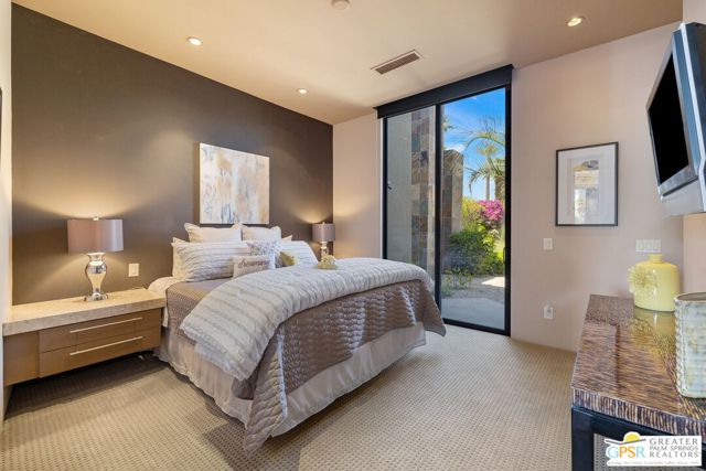 4 Paradise Cove Court, Rancho Mirage CA: https://media.crmls.org/mediaz/60ac640e-87e8-47d9-a4d3-f5ce3e073400.jpg