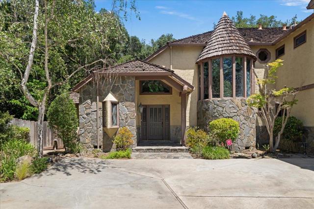 13217 Padero Court, Saratoga CA: https://media.crmls.org/mediaz/60ac79f2-d60a-49fc-9809-adc27bc6db3c.jpg