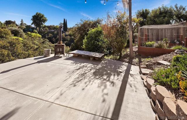 4810 Baylor Dr, San Diego CA: https://media.crmls.org/mediaz/60aca30a-bb6e-497e-8970-6ec1863a235e.jpg