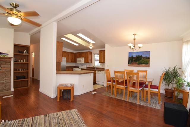 4201 Topanga Canyon Blvd. Boulevard, Woodland Hills CA: https://media.crmls.org/mediaz/60acd29d-bdc4-4e91-a6cf-e7c54977fa0f.jpg