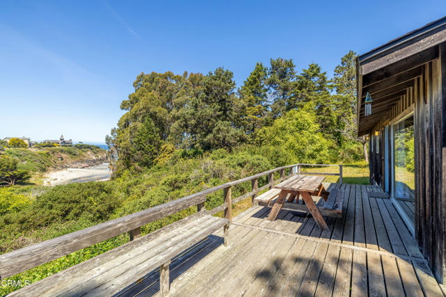 16920 Ocean Drive, Fort Bragg CA: https://media.crmls.org/mediaz/60ad407f-89db-4b1d-9a4f-7b48c1a8ca7a.jpg