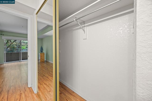 535 Pierce St, Albany CA: https://media.crmls.org/mediaz/60ad54d7-34db-43a3-93cc-1b14f36be9c9.jpg