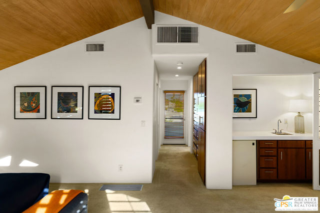 555 W Arenas Road #6, Palm Springs, CA 92262