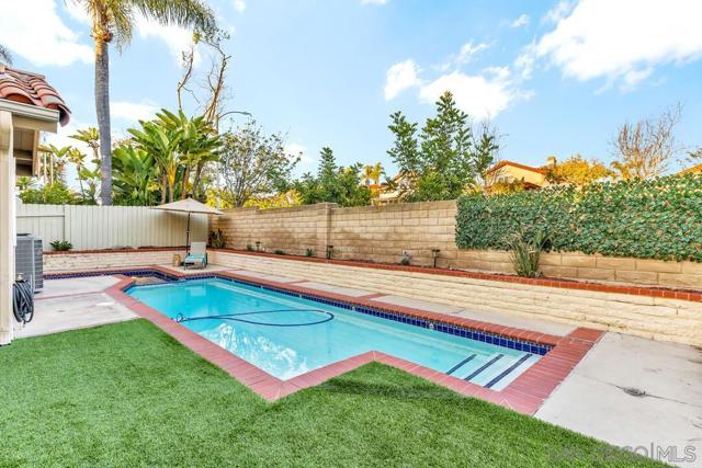 1956 Casablanca Ct, Vista CA: https://media.crmls.org/mediaz/60adb6dc-c405-46ad-91c4-ac25af3fe5eb.jpg