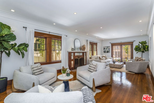 1622 N Orange Grove Avenue, Los Angeles CA: https://media.crmls.org/mediaz/60ae9248-53ef-4984-8402-5e17ced19f84.jpg
