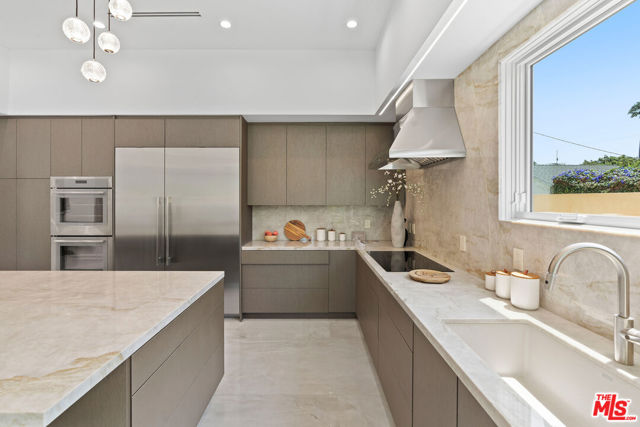 11622 Charnock Road, Los Angeles CA: https://media.crmls.org/mediaz/60aee1bf-92e5-4b55-9205-8b5f7412d27c.jpg