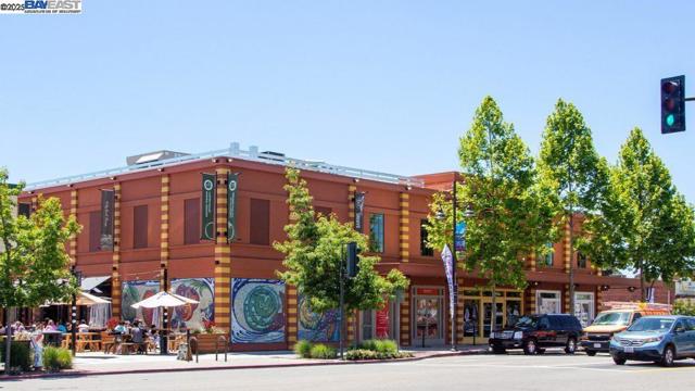 2940 Somerset Ave, Castro Valley CA: https://media.crmls.org/mediaz/60af946f-a85b-4b60-8c7c-ea459f859f9d.jpg