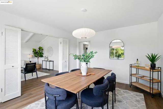 7927 Phaeton Dr, Oakland CA: https://media.crmls.org/mediaz/60af9b94-889a-46dc-8a38-f53f1d58f791.jpg