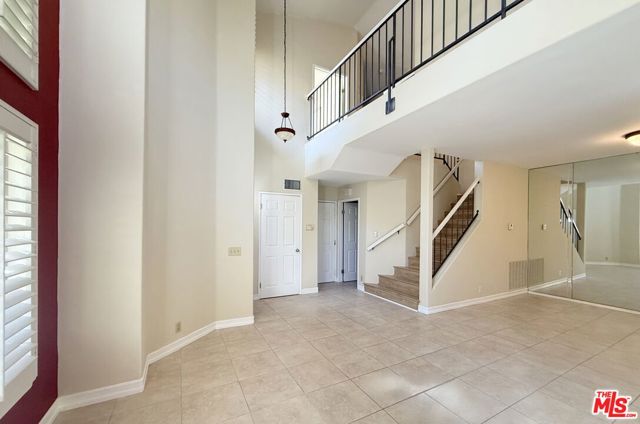 22208 Frontier Place, Chatsworth CA: https://media.crmls.org/mediaz/60b0109b-e924-4765-8444-3868461f28fb.jpg