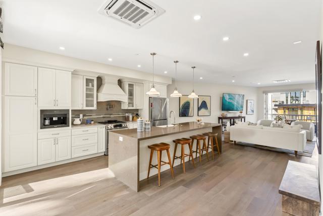 249 Playa Del Norte, La Jolla CA: https://media.crmls.org/mediaz/60b0c755-45cb-468d-a5ec-6304eab58723.jpg