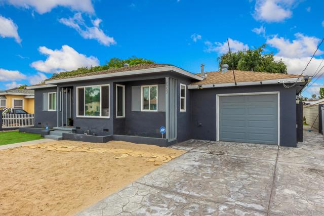 557 Oaklawn Ave, Chula Vista CA: https://media.crmls.org/mediaz/60b10e8a-e1c8-4534-a584-c1bf8ec28d2f.jpg