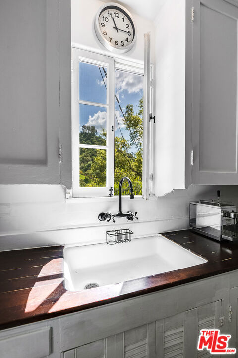 1205 N Beverly Glen Boulevard, Los Angeles CA: https://media.crmls.org/mediaz/60b1742e-6429-4bec-ab91-6cf14699477f.jpg