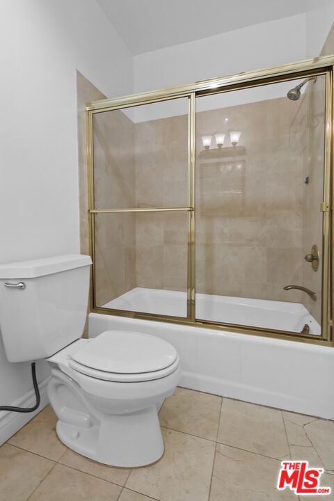 121 N Almont Drive, Beverly Hills CA: https://media.crmls.org/mediaz/60b30575-8082-4178-8385-667d40e61a8d.jpg