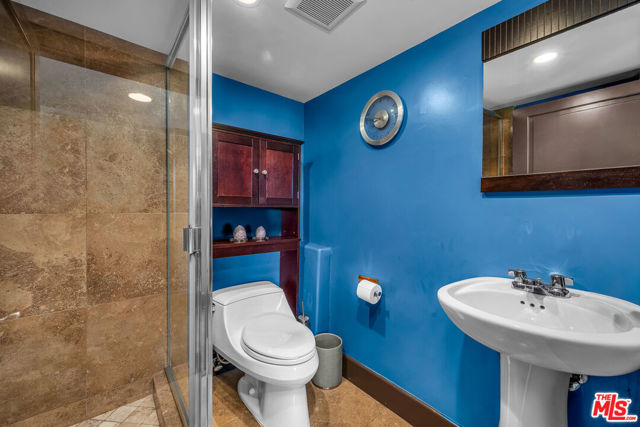 1948 Sunflower Avenue, Los Angeles CA: https://media.crmls.org/mediaz/60b34acc-be91-4242-a778-f6c2506c3d10.jpg