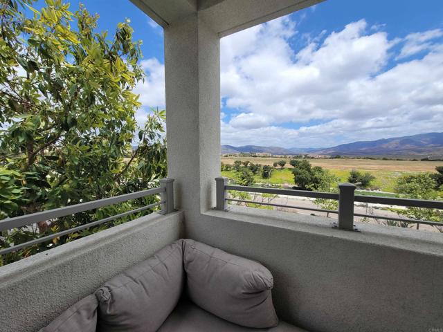 Detail Gallery Image 12 of 61 For 2072 Tango Loop #2,  Chula Vista,  CA 91915 - 4 Beds | 3 Baths