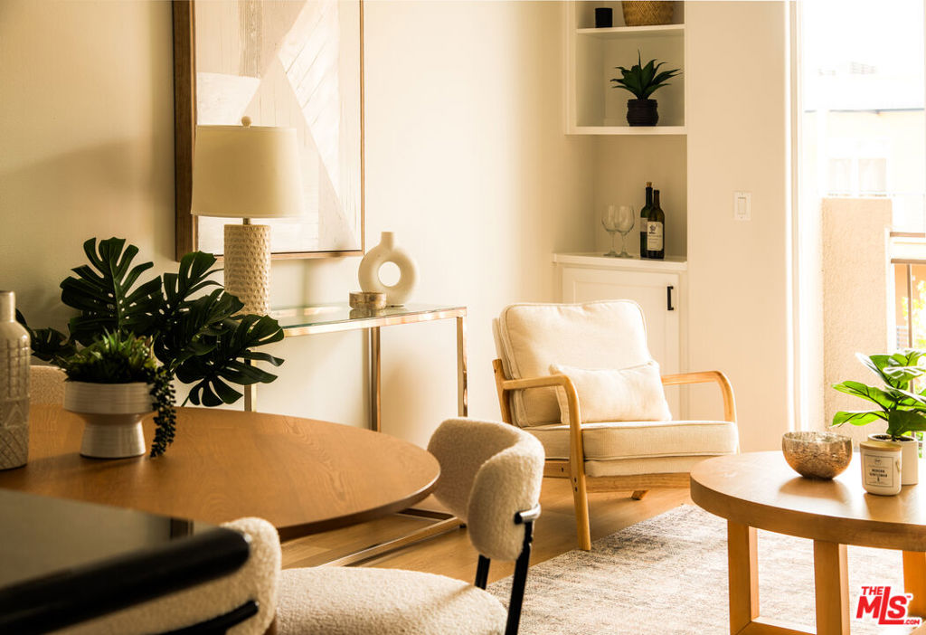 https://media.crmls.org/mediaz/60b44a8e-8a93-4d5a-b87c-c491ffb97d38.jpg?preset=X-Large