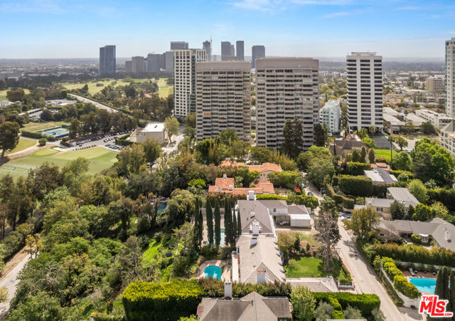850 Birchwood Drive, Los Angeles CA: https://media.crmls.org/mediaz/60b4b5ef-c543-4c5e-9745-e471922c36e1.jpg