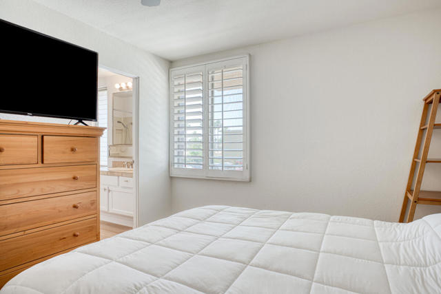 400 N Sunrise Way, Palm Springs CA: https://media.crmls.org/mediaz/60b4dfb6-dfe6-4c56-a9de-ec8a3ded83ce.jpg