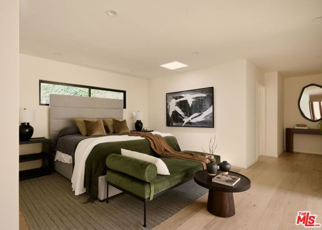15674 Royal Ridge Road, Sherman Oaks CA: https://media.crmls.org/mediaz/60b4e3e4-b27c-4e4d-ae3d-01774e674408.jpg