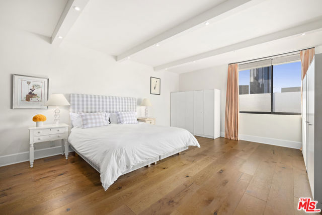 211 S Spalding Drive, Beverly Hills CA: https://media.crmls.org/mediaz/60b5778e-3b78-4b4a-85cc-b81651fc0a0d.jpg