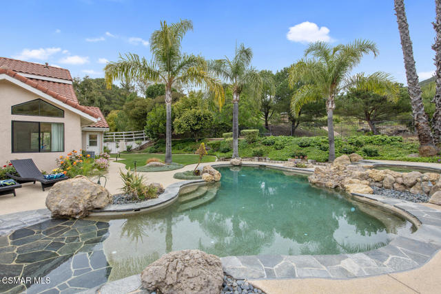 790 Spring Canyon Place, Thousand Oaks CA: https://media.crmls.org/mediaz/60b5e41c-e14d-4914-a077-e683d61b595a.jpg