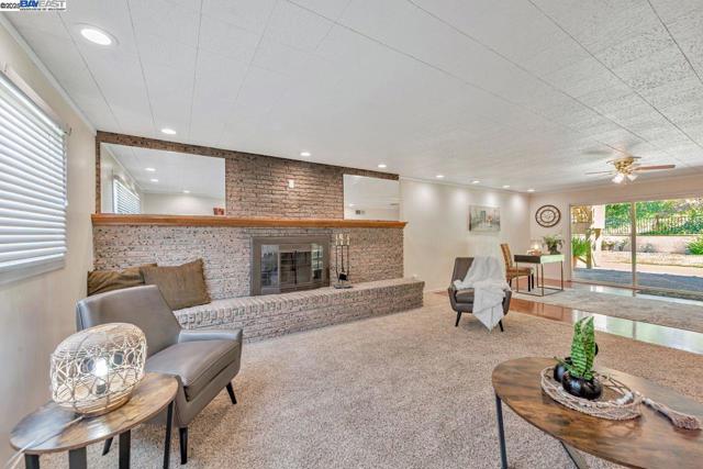 32072 Chicoine Ave, Hayward CA: https://media.crmls.org/mediaz/60b6177f-2a5d-491f-8b5b-5b209a26ef83.jpg