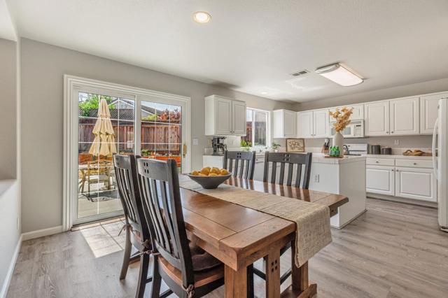 1770 Brentwood Court, Hollister CA: https://media.crmls.org/mediaz/60b64931-0ac7-4a3b-b2f1-e2f8a999c7e8.jpg