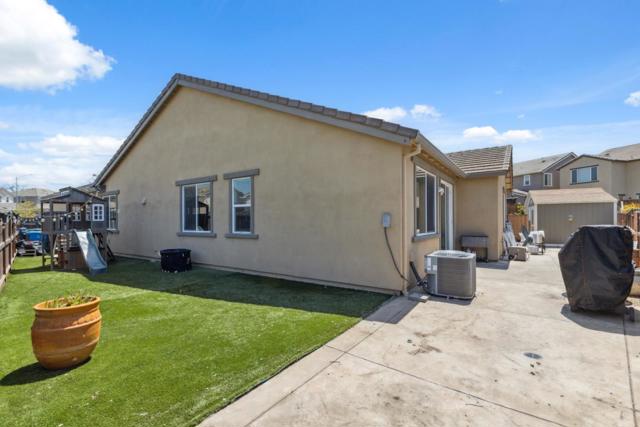 410 Thistle Court, Hollister CA: https://media.crmls.org/mediaz/60b78ff2-f5b4-411d-be7f-873d2f030f7e.jpg