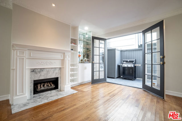 880 Hilldale Avenue, West Hollywood CA: https://media.crmls.org/mediaz/60b7a9e2-4533-42a0-b2f8-ee25c1346bc8.jpg