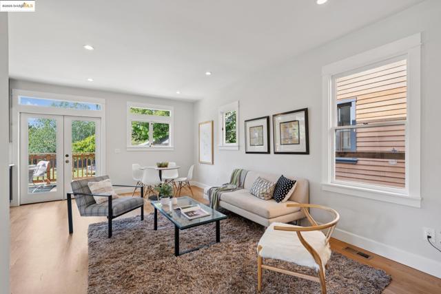 1811 Parker St, Berkeley CA: https://media.crmls.org/mediaz/60b81aff-1ada-4a86-80d6-14fc7376b68c.jpg