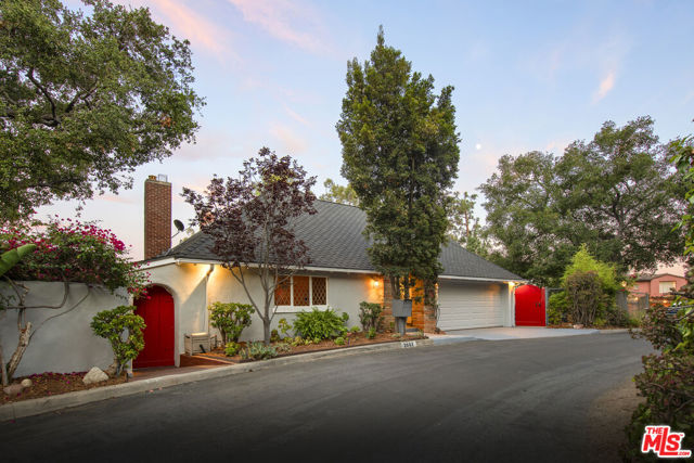 2882 Belden Drive, Los Angeles CA: https://media.crmls.org/mediaz/60b84b49-d646-4d42-befa-afbbede8847f.jpg