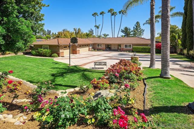 13627 Poway Springs Rd, Poway CA: https://media.crmls.org/mediaz/60b97252-0a11-4565-885a-f0728c32c48c.jpg