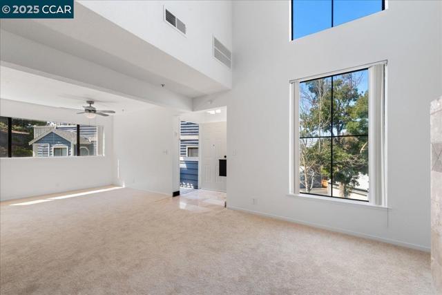 219 Sea Crest Cir, Vallejo CA: https://media.crmls.org/mediaz/60b98d8e-91a6-4dcf-99e6-712b4f73b932.jpg