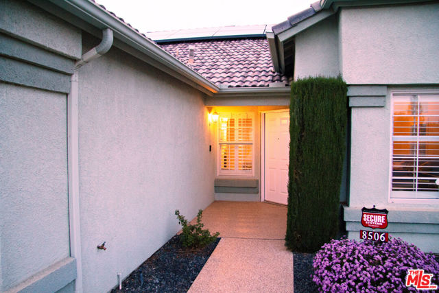 8506 Blue Heron Drive, Bakersfield CA: https://media.crmls.org/mediaz/60b9d26a-c9d0-4f0b-9b8d-27bd97697730.jpg