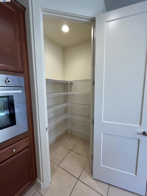 17659 Whisper Ln, Castro Valley CA: https://media.crmls.org/mediaz/60b9dbd5-2981-4f01-b0fc-3e2ed829eadd.jpg