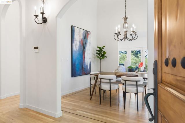 50 Pine Hills Ct, Oakland CA: https://media.crmls.org/mediaz/60ba55ab-80cc-44e4-a34d-75d7270f9670.jpg