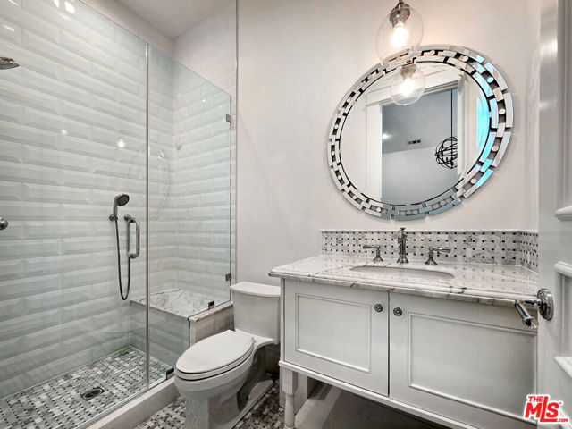 3815 Valley Meadow Road, Encino CA: https://media.crmls.org/mediaz/60bad52a-3c98-4650-8c93-233a594c48ad.jpg
