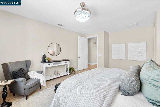 240 Alta St, Brentwood CA: https://media.crmls.org/mediaz/60bb2bc8-716a-4430-bece-7c06e9f2c28f.jpg
