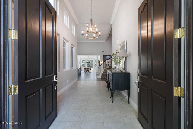 4126 Sterlingview Drive, Moorpark CA: https://media.crmls.org/mediaz/60bb72ab-e434-4747-ba54-453a5be6cc1a.jpg