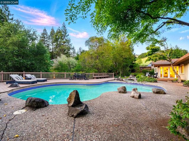 1804 Piedras Circle, Alamo CA: https://media.crmls.org/mediaz/60bb7e4e-7423-410f-96df-22c6619764e9.jpg