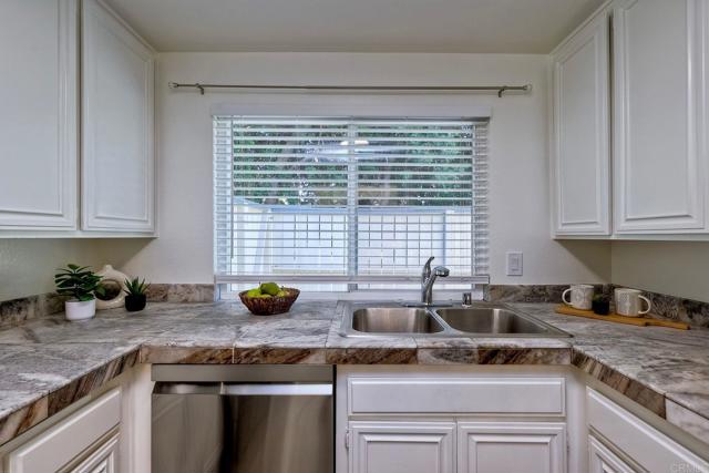 232 Cerco Rosado, San Marcos CA: https://media.crmls.org/mediaz/60bb90f2-908c-4925-94e5-c0127f3da316.jpg