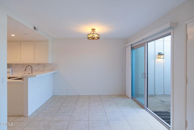 Detail Gallery Image 3 of 26 For 3221 Harbor Bld, Oxnard,  CA 93035 - 3 Beds | 2/1 Baths