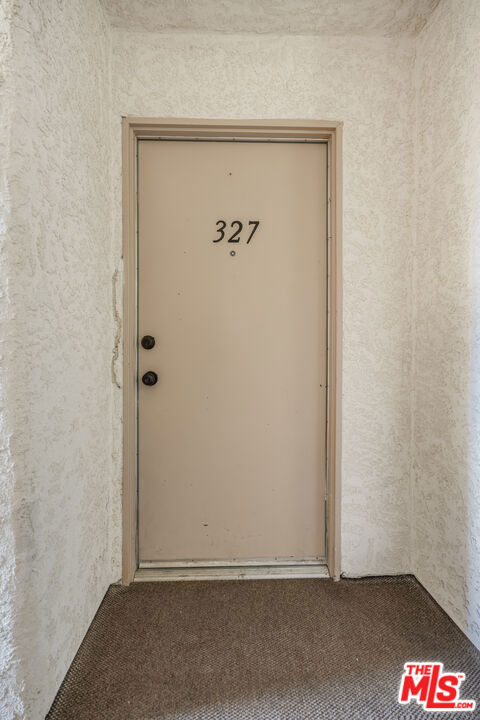 https://media.crmls.org/mediaz/60bbeb6e-86f6-468e-8395-9802d8b5d645.jpg?preset=X-Large