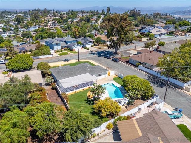 1967 Wedgemere Rd, El Cajon CA: https://media.crmls.org/mediaz/60bc1743-be30-40a0-86e0-91dd715103db.jpg