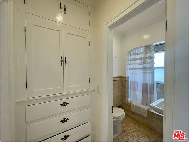 837 5th Street, Santa Monica CA: https://media.crmls.org/mediaz/60bc1cbc-4b69-4431-a757-a5c8755a5836.jpg